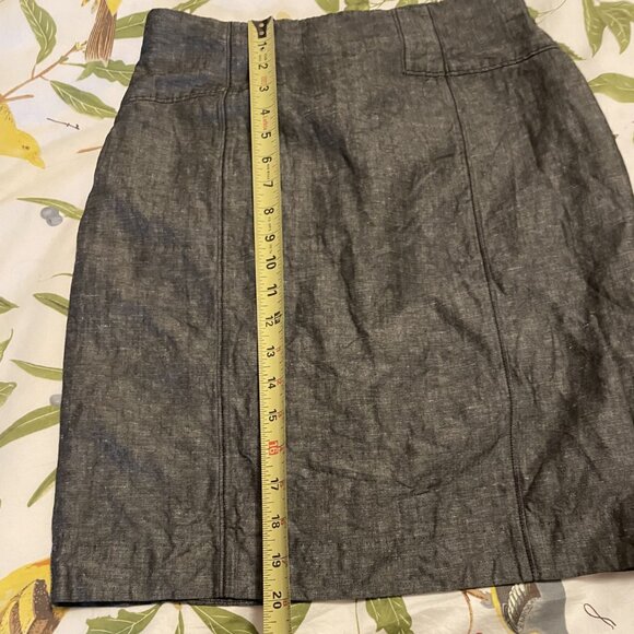Bebe size 6 pencil skirt with back slit - preloved - Picture 5 of 7